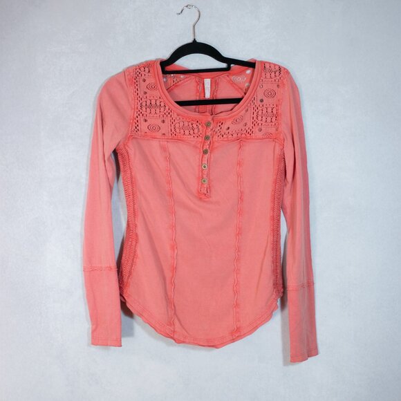 Free People Gold Coast Henley Top Lace Buttoned Blouse Washed Red Coral Size SP - Picture 6 of 12